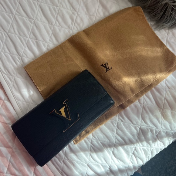 Louis Vuitton Capucined Wallet - Picture 2 of 10